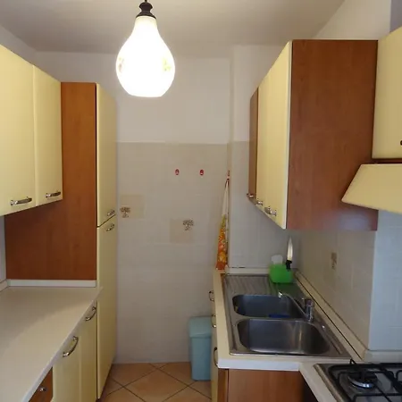 Sunlake Apartment *